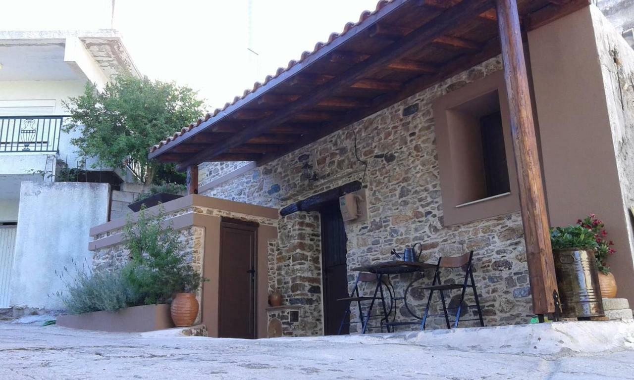 Areti'S Traditional House Apollona Esterno foto